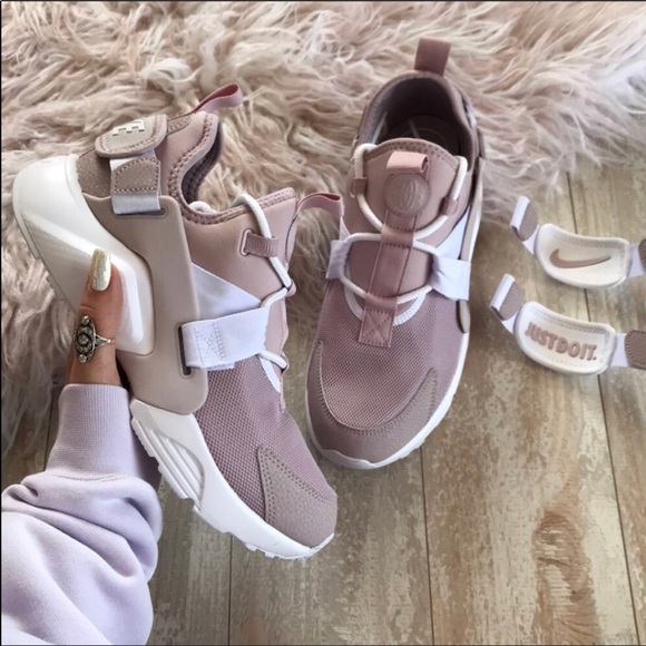 NWT🦄Nike Air Huarache city - Picture 3 of 7